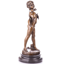 Jongen met luit bronzen beeld