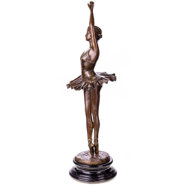 Primaballerina bronzenbeeld