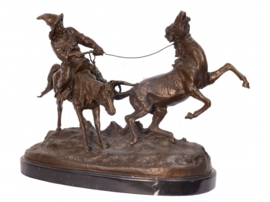 Kirgiz vangt paard bronzen beeld
