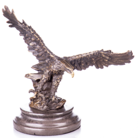 Vliegende adelaar bronzenbeeld