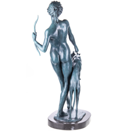 Diana godin jacht met hond bronsbeeld