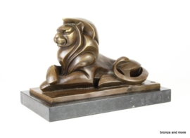 Bronzen liggende Art Deco leeuw