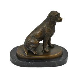 Labrador retriever zittend bronsbeeld