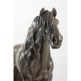 Fries bronzen merrie paard beeld