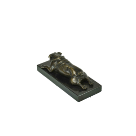 Boxerhond liggend bronzenbeeld