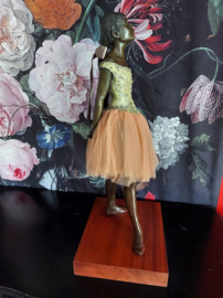 Ballerina bronsbeeld van Edgar Degas