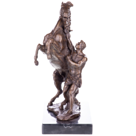 Bronzen paardenbeelden met menner