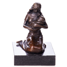 Bronzen beeld moeder met baby