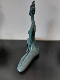 Bronzen vrouw in lotushouding beeld