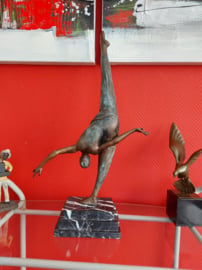 Gymnaste contortiorniste brons beeld