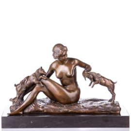 Naakte vrouw met geiten brons beeld