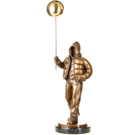 Bronzenbeeld Golden Balloon Boy naar Banksy
