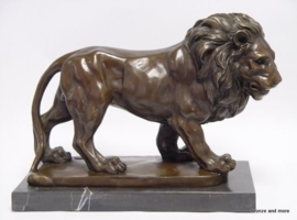 Statige leeuw bronzen beeld