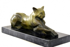 Art Deco liggende bronzen kat of poes