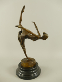 Arabesk danseres bronzenbeeld