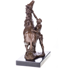Bronzen paardenbeelden met menner