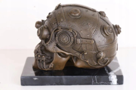 Steampunk doodshoofd bronzenbeeld