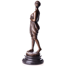 Vrouwelijk halfnaakt bronzenbeeld