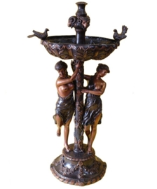 Bronzen fontein met twee vrouwen
