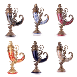 Porselein met bronzen decoraties