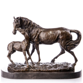 Paard met veulen bronzen beeld