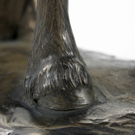 Friese hengst paarden bronzen beeld