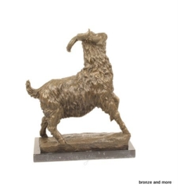 Bronzen beeld van een geit