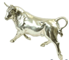 Stier in zilver bronzen kleur beeld