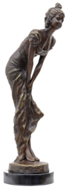 Elegant vrouw bronzen beeld