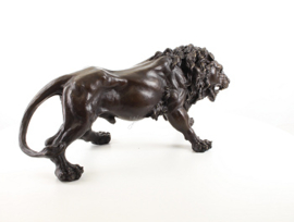 Brullende bronzen leeuw beeld