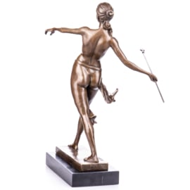 Diana met speer brons beeld
