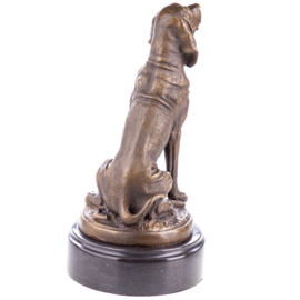 Bloedhond zittend bronzenbeeld