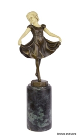 Lieselotte meisje brons beeld