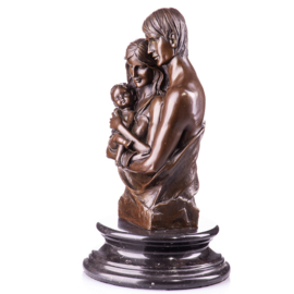 Bronzen beeld vader moeder en kind