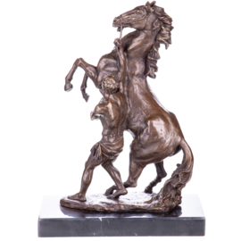 Bronzen paardenbeelden met menner