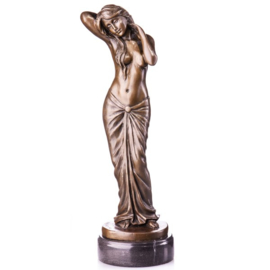 Half naakte bronzen vrouw beeld
