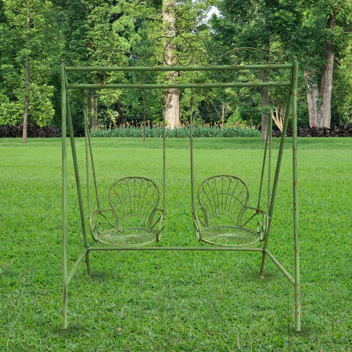 Schommel met twee hangende stoelen