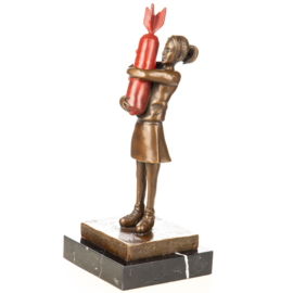 Bronzenbeeld The Bomb Hugger naar Banksy