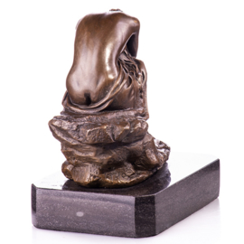 Dromende vrouw brons beeld