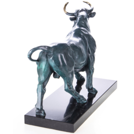 Stier met gouden horens brons beeld