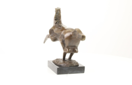 Abstract galopperend paard bronzenbeeld