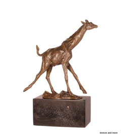 Girafje bronzen beeld