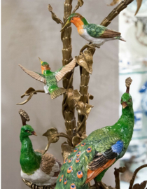 Porselein met bronzen vogel kunstwerk