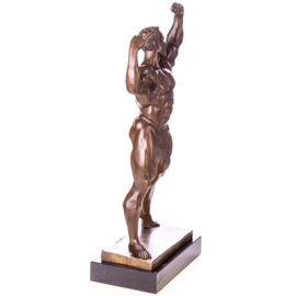 Bodybuilder bronzenbeelden