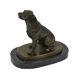 Labrador retriever zittend bronsbeeld