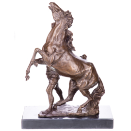 Bronzen paardenbeelden met menner