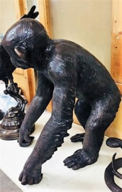 Chimpansee bronzen aap beeld