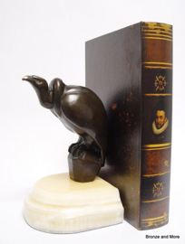 Boekensteun gier bronzen beeld