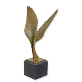 Bronzen vleugels beeld