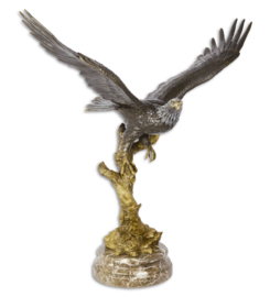 Bronzen beeld opstijgende adelaar